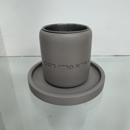 כוס קידוש בטון אפור כוס קידוש בטון אפור