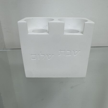 מעמד פמוטי בטון לבן
