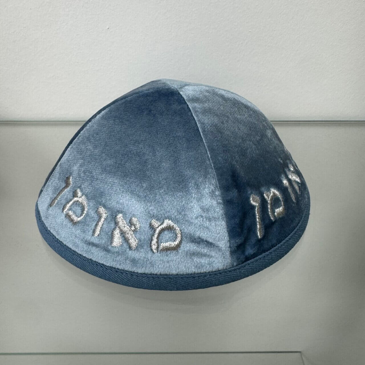 כיפה קטיפה תכלת "נ נח נחמן"