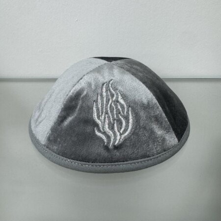 כיפה קטיפה תכלת "האש שלי" כיפה קטיפה תכלת "האש שלי"