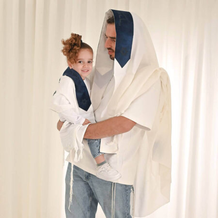 אבא ואני- סט טליתות תואם ומושלם חיתוך לייזר צבע כחול
