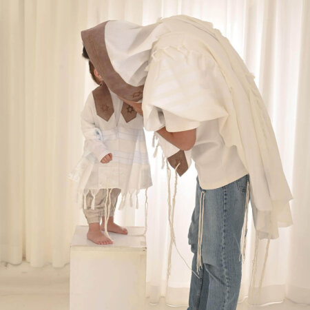 אבא ואני- סט טליתות תואם ומושלם חיתוך לייזר צבע חום