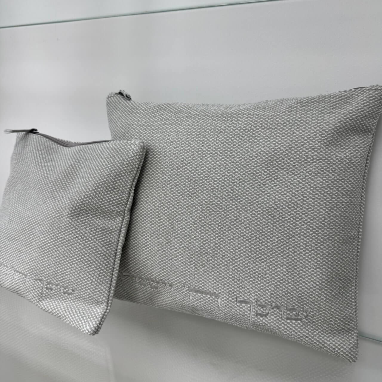 כיסויים לטלית ולתפילין מבד דגם "ישמח ישראל" אפור בהיר