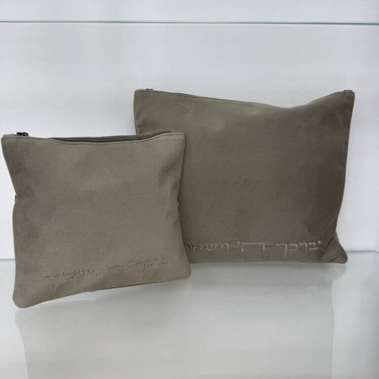 כיסויים לטלית ולתפילין דגם "רננו צדיקים" אבן כיסויים לטלית ולתפילין דגם "רננו צדיקים" אבן