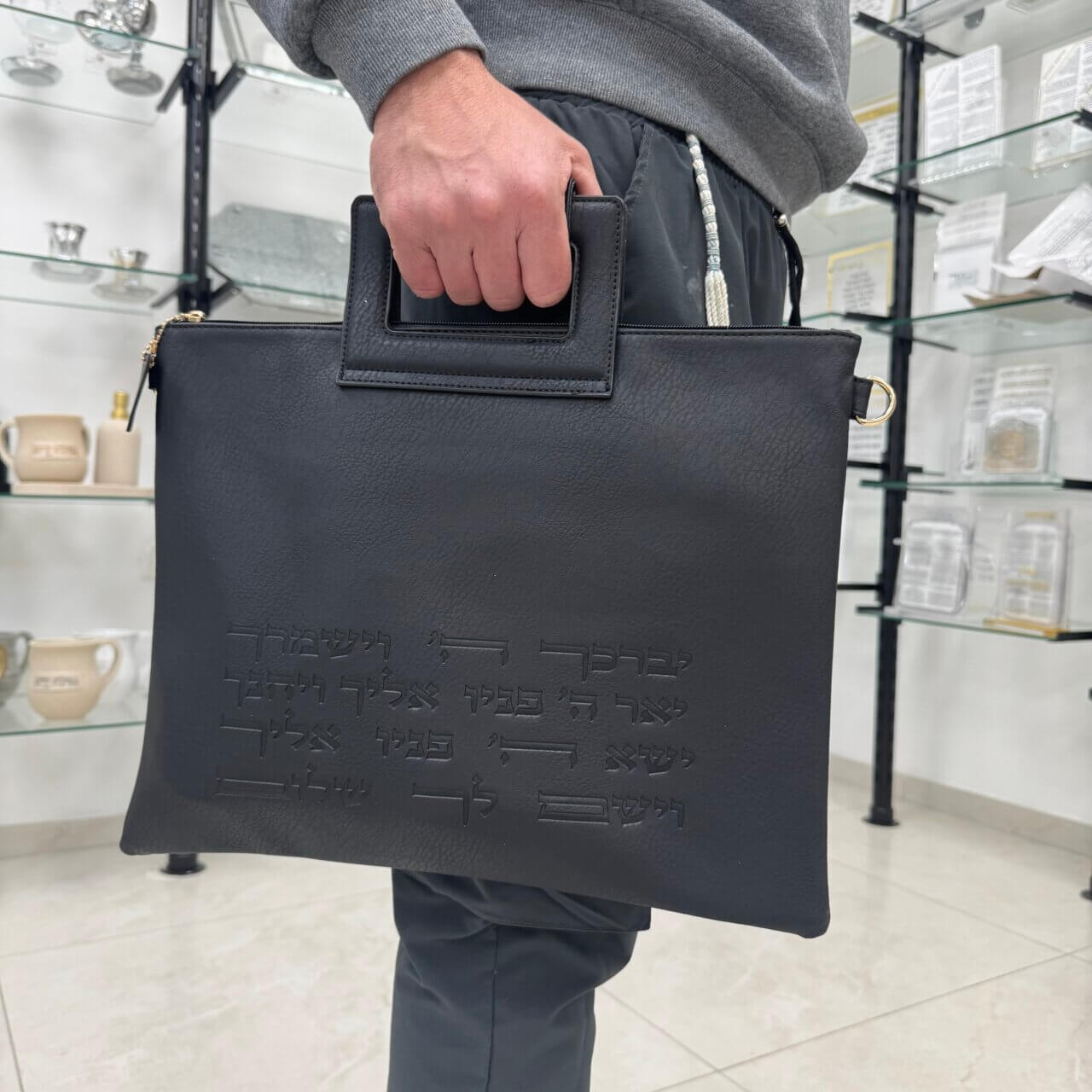 סט תיקים לטלית ולתפילין דגם "אחדות" שחור