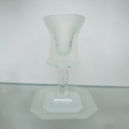 כוס קידוש קלאסית עם רגל חלבית כוס קידוש קלאסית עם רגל חלבית