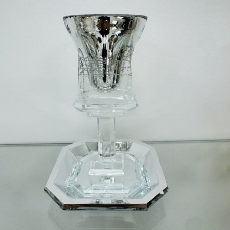 כוס קידוש קלאסית עם רגל כסף כוס קידוש קלאסית עם רגל כסף