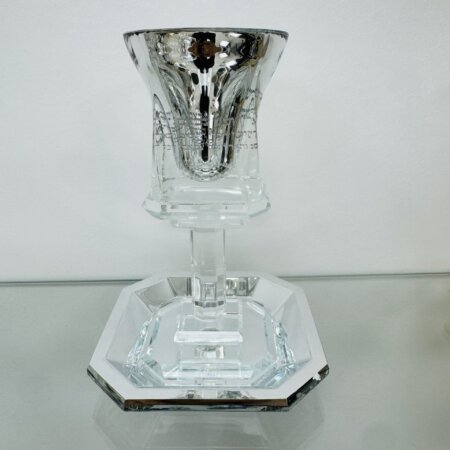 כוס קידוש קלאסית עם רגל כסף