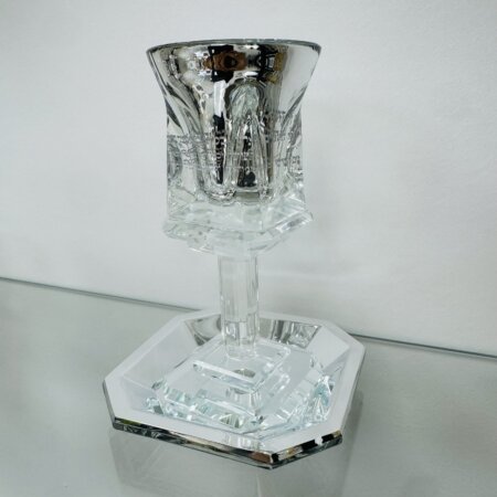 כוס קידוש קלאסית עם רגל כסף