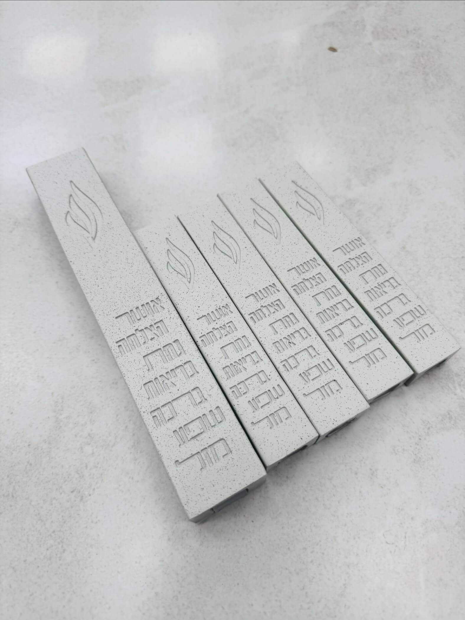 מארז בתי מזוזות בטון בצבע אבן 1+4 | "ברכות" מארז בתי מזוזות בטון בצבע אבן 1+4 | "ברכות"