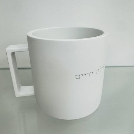 נטלה בטון לבנה