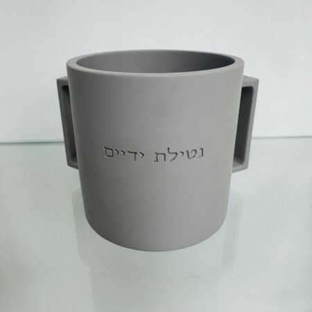 נטלה בטון אפור