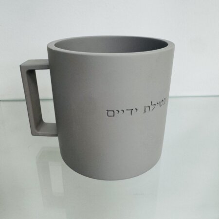 נטלה בטון אפור