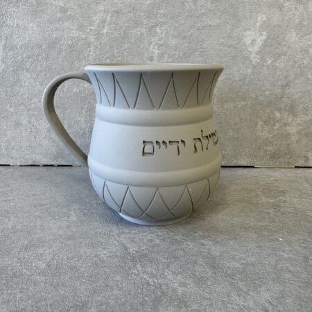 נטלה אפורה בטונית