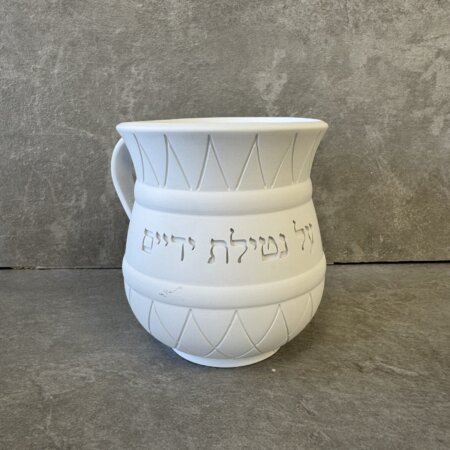 נטלה לבנה בטונית נטלה לבנה בטונית