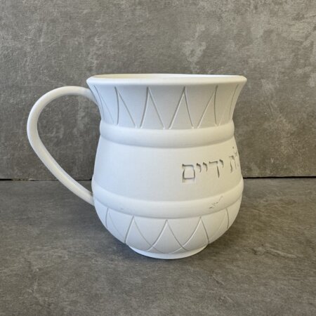 נטלה לבנה בטונית