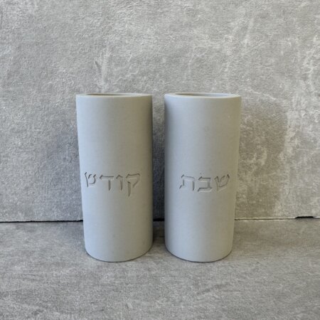 פמוטי בטון אפור קלאסי
