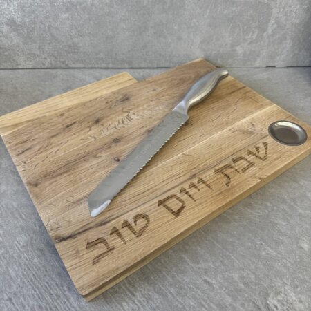 מגש עץ אלון כולל סכין,