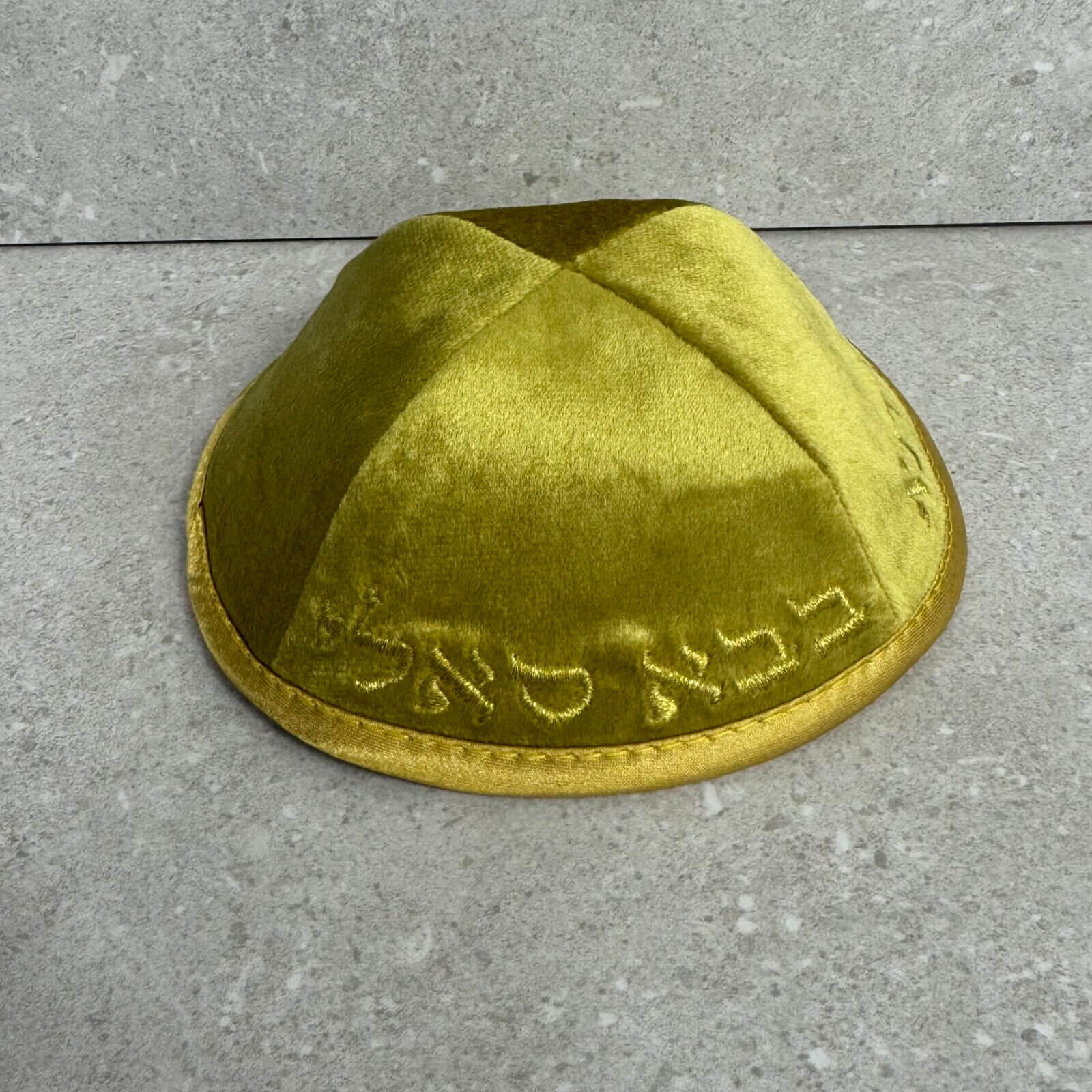 כיפה קטיפה "סידנא בבא סלי" חרדל כיפה קטיפה "סידנא בבא סלי" חרדל